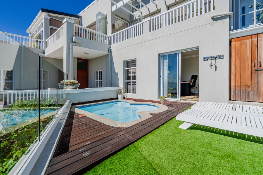 4 Bedroom Property for Sale in Simons Kloof Western Cape